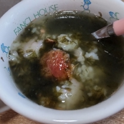 お茶漬けの素がなかったので参考にしました。
前日食べなかったおにぎりをお茶漬けにしました。